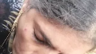 Telugu aunty sulli chikutundi