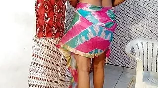 Subh se bhabhi ki gand m dard tha bhabhi ne ki fingring