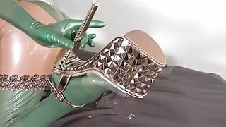 Rubberdoll – Latex Lara in transparent rubber