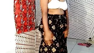 Indian Girl Strips Nude – Mujra