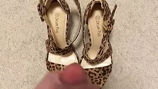 Cuming all over wifes heels