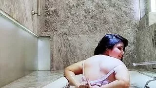 Rajsi verma bathing tub