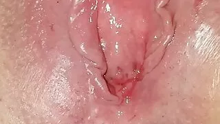 Katrin liebt den Delfin im Arsch und Squirtet