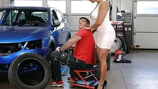 RIM4K. Hot stunner knows how to use her tongue in the mans