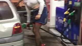 Lea a la station service