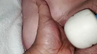 He makes her squirt all over