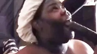 Fat Girl gibt schlampiges Top im Haus