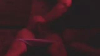 mulher de corno com amante chupando