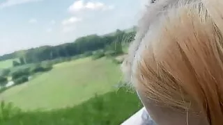 Ragazzina italiana timida scopata in mezzo alla natura