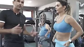 Kelly Key na academia