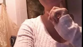 Sa paire de nibards est trop bonne