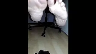 mom stinky barefeet after worn pantyhose