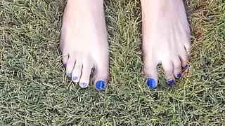 ASMR Toes in grass