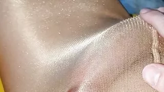 Mich in Strumpfhosen streicheln