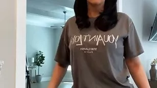 Queen Naija Exposes Camel Toe