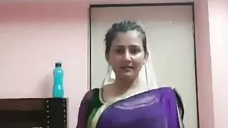 Bhabhi hot dance 2