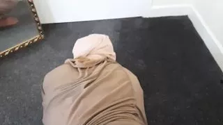 Muslim Arab girlfriend in hijab was fucked while praying