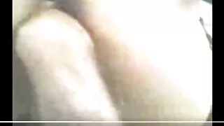 Sehr konservative muslimische Göttin liebt es, wenn ihr Mann sie mit der Faust fickt