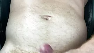 Gingerguy cums in car