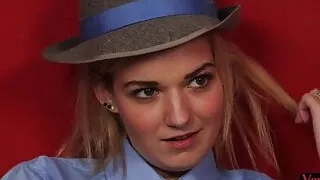 College voyeur spreads her legs and dirty talks during JOI