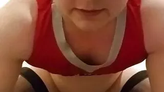 Winziger Schwanz Sissy ist ein menschliches Urinal