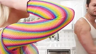 my stripper girlfriend  dixie lynn sucks my cock for food