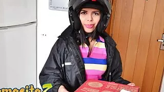 MAMACITAZ – Latina Lucero Perez Delivers Pizza And Gets Fucked