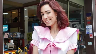 This is how you trick a shy Venezuelan otaku