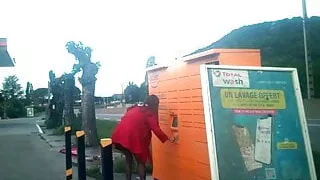 Blinken zum Hublocker in der Tankstelle