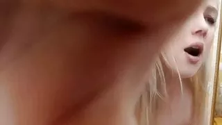 Une blonde ce fait demonter en live