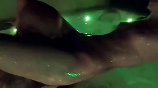 Im Pool das kindermaedchen gefickt