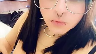 Gothic tranny cumming