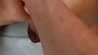 Mein Mädchen genießt es, wenn er mich mit seiner Hand fickt