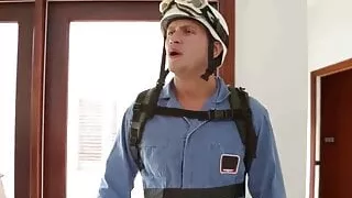 Geile Brunette Sportlerin fickt hart