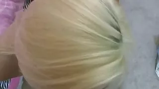 Elle baise avec un homme assez gros