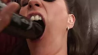 Chesty brunette babe toying her oiled muff