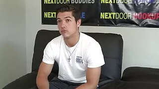 Gay bloke jerking off madly for your pleasure