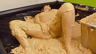 Lyndra Lynn - Cheerleader mud masturbation trailer