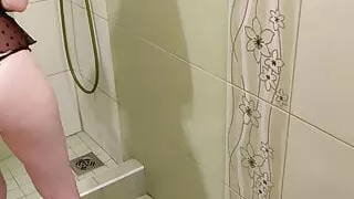 Cleaning Milf loves dick