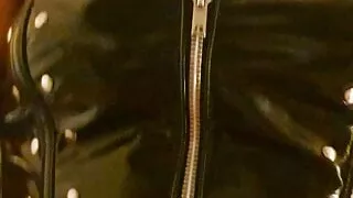 Pussy In lack corsage