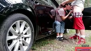 Italian - Scoperto Il Compagno Di Classe Petite Nel Bosco