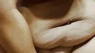 BBW babe with pierced nipples ride a big dildo !