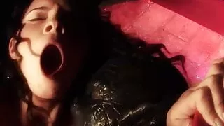 Hottie gets double penetrated