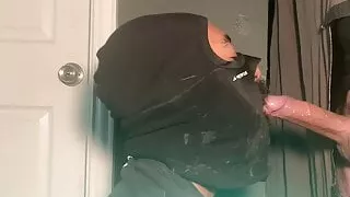 Big Dick twitter Kerl mit engen Nüssen versucht hart, nicht zu sperma