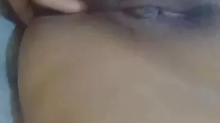 Desi girl fingering her pussy.