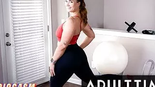 Hottie Siri Dahl Pleasures Herself After A Sexy Workout