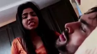 Indische Frau betrügt ihren Mann mit einem Freund