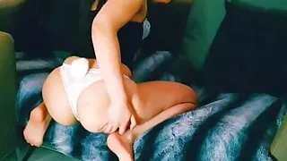 Pauvre petite chatte sans toi!, dit le a toi meme en faisant