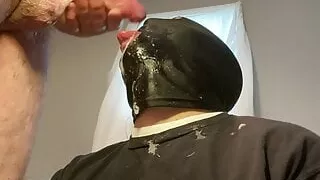 Überraschende Wochenendladung für einen schwulen Schwanzlutscher von seinem Alpha