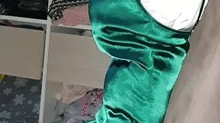 I ejacule my sperm on the croc top satin of my neighbor